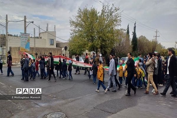 راهپیمایی پرشور مردم کهک قم در یوم الله 13 آبان