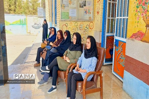 جشن روز دانش‌آموز در دبستان امام رضا(ع)