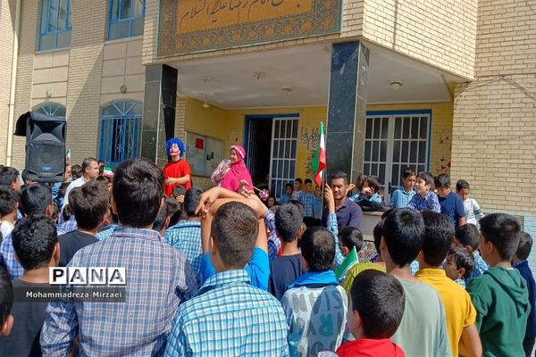 جشن روز دانش‌آموز در دبستان امام رضا(ع)