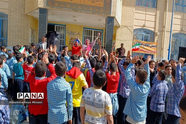 جشن روز دانش‌آموز در دبستان امام رضا(ع)