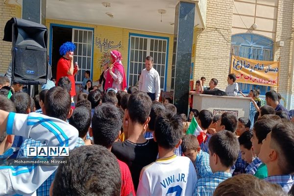 جشن روز دانش‌آموز در دبستان امام رضا(ع)
