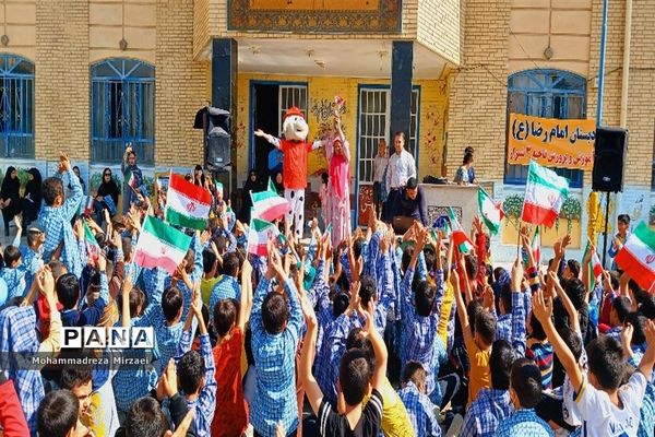 جشن روز دانش‌آموز در دبستان امام رضا(ع)