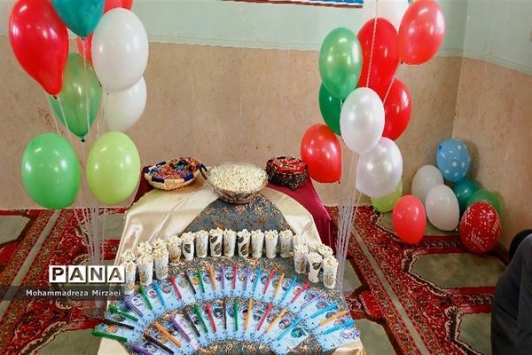 جشن روز دانش‌آموز در دبستان امام رضا(ع)