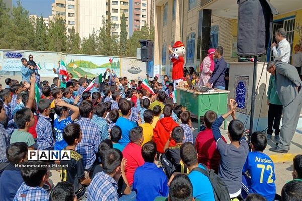 جشن روز دانش‌آموز در دبستان امام رضا(ع)
