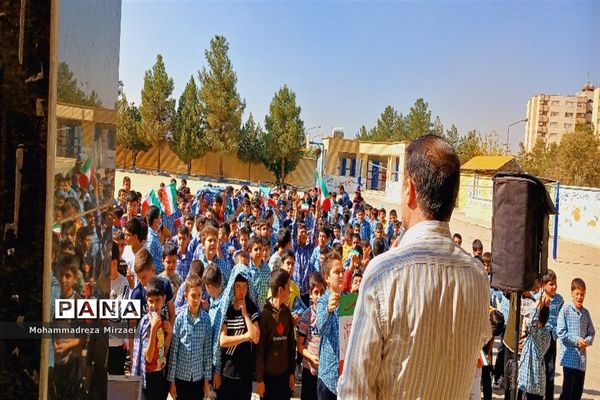 جشن روز دانش‌آموز در دبستان امام رضا(ع)