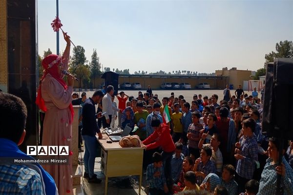 جشن روز دانش‌آموز در دبستان امام رضا(ع)
