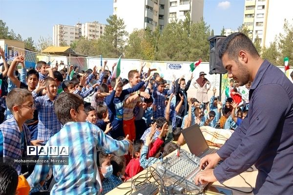 جشن روز دانش‌آموز در دبستان امام رضا(ع)