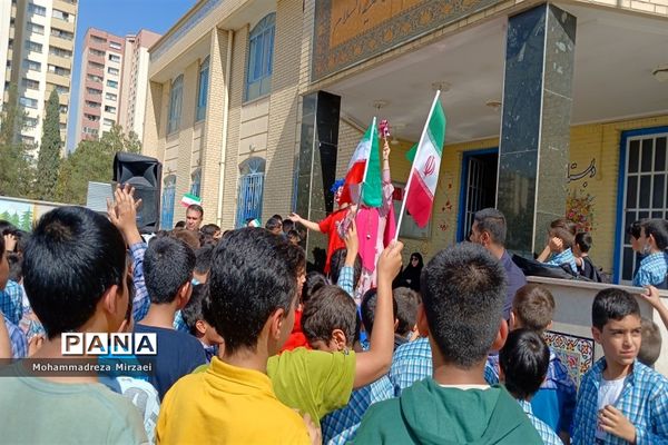جشن روز دانش‌آموز در دبستان امام رضا(ع)