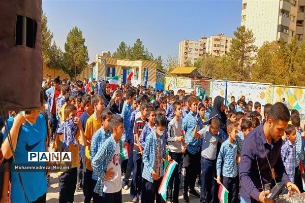 جشن روز دانش‌آموز در دبستان امام رضا(ع)
