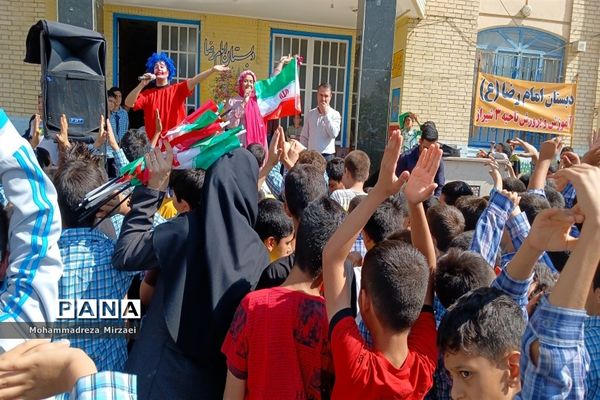 جشن روز دانش‌آموز در دبستان امام رضا(ع)