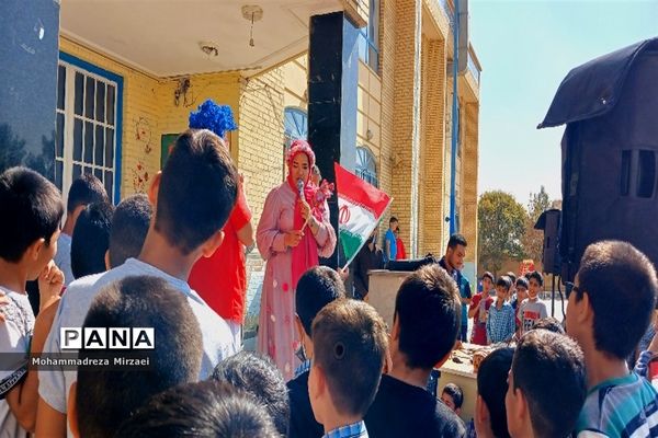 جشن روز دانش‌آموز در دبستان امام رضا(ع)