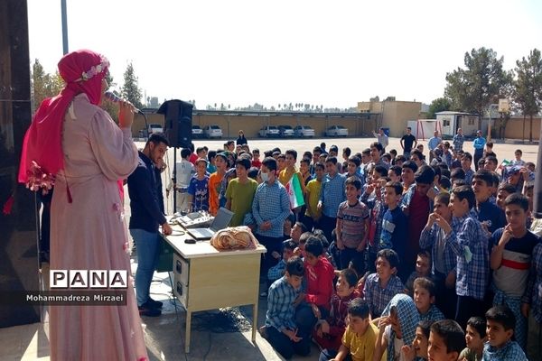 جشن روز دانش‌آموز در دبستان امام رضا(ع)