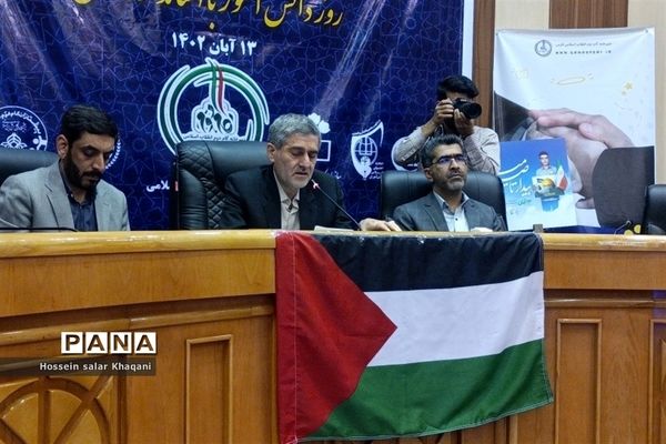 نشست گروهی از دانش‌آموزان شیراز با استاندار فارس