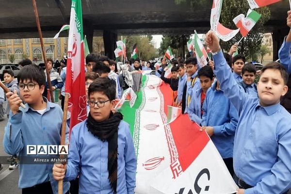 راهپیمایی مردم انقلابی قم در یوم الله 13 آبان-2