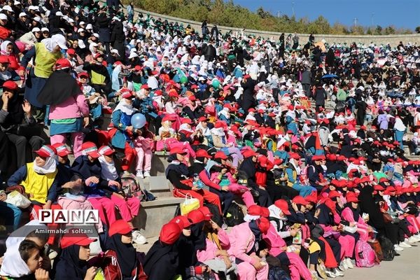 همایش بزرگ کوه‌روی دانش‌آموزان گرامیداشت روز دانش‌آموز و  ۱۰ هزار شهید استان آذربایجان شرقی