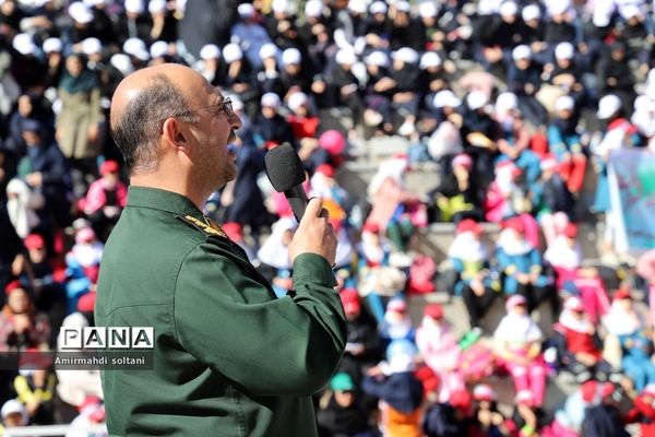 همایش بزرگ کوه‌روی دانش‌آموزان گرامیداشت روز دانش‌آموز و  ۱۰ هزار شهید استان آذربایجان شرقی