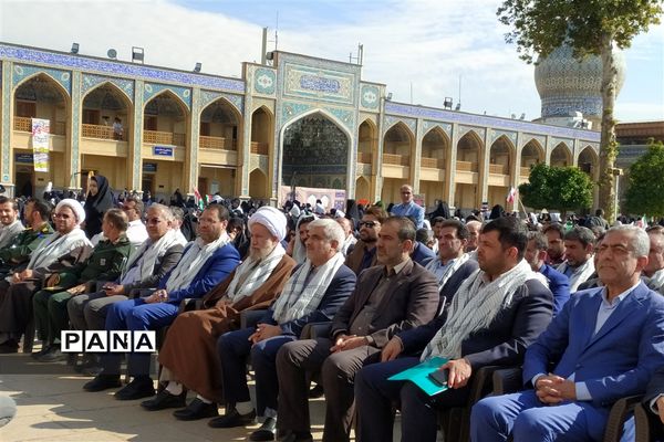 اجتماع چند هزار نفری دانش‌‌آموزان در حرم شاهچراغ (ع)