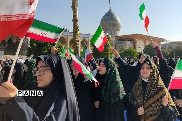 اجتماع چند هزار نفری دانش‌‌آموزان در حرم شاهچراغ (ع)