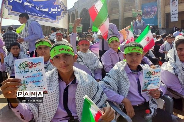 امضای‌ نامه به نوجوانان فلسطینی توسط دانش‌آموزان شیرازی در یادواره شهدای دانش‌آموز