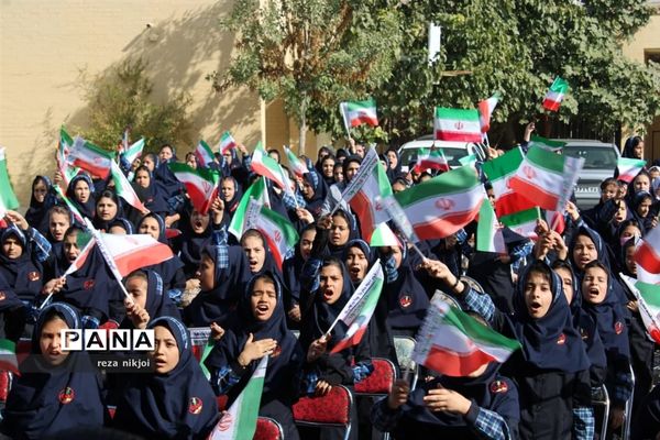 زنگ استکبار ستیزی در آموزشگاه فرزانگان ناحیه یک بهارستان