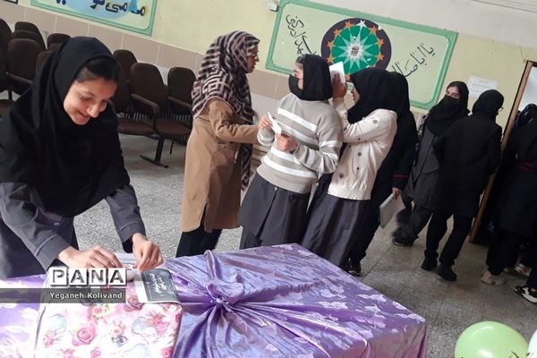 برگزاری انتخابات شهردار مدرسه با هدف افزایش مشارکت پذیری و کسب تجربه دانش‌آموزان در مدرسه حدیث کساء ناحیه یک شهرری