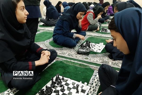 برگزاری مسابقه شطرنج در دبیرستان نشاط بهارستان ۲