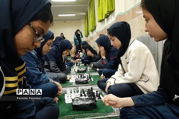 برگزاری مسابقه شطرنج در دبیرستان نشاط بهارستان ۲