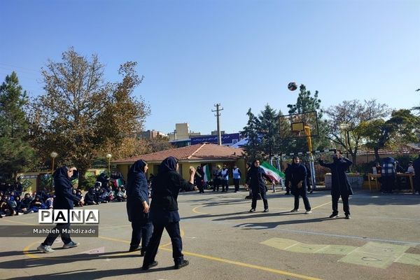 آیین آغاز مسابقات ورزشی دانش‌آموزان سراسر کشور در دبیرستان آرمینه مصلی نژاد