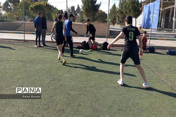 اردوی نیم‌روزه دبیرستان راه روشن در گلزار شهدای ملارد