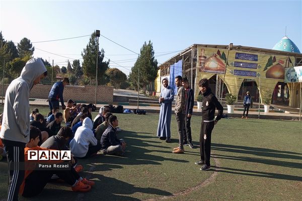 اردوی نیم‌روزه دبیرستان راه روشن در گلزار شهدای ملارد