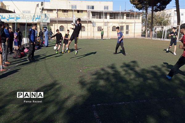 اردوی نیم‌روزه دبیرستان راه روشن در گلزار شهدای ملارد