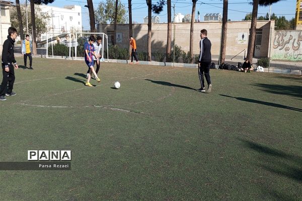 اردوی نیم‌روزه دبیرستان راه روشن در گلزار شهدای ملارد