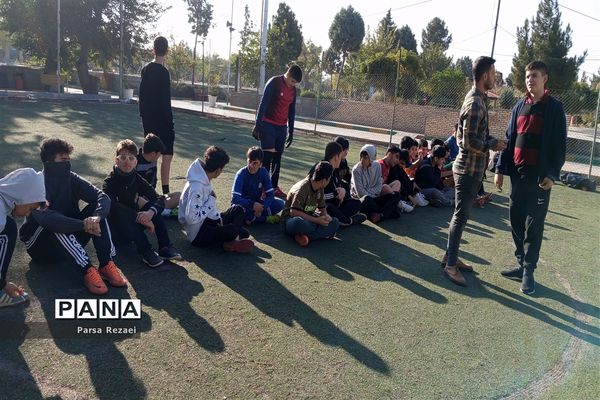 اردوی نیم‌روزه دبیرستان راه روشن در گلزار شهدای ملارد