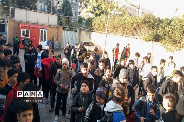 اردوی نیم‌روزه دبیرستان راه روشن در گلزار شهدای ملارد