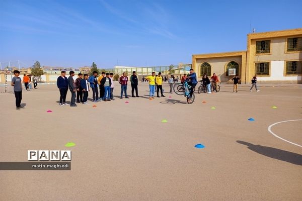 المپیاد درون‌مدرسه ای  در دبیرستان دکترشریعتی شهرستان جاجرم