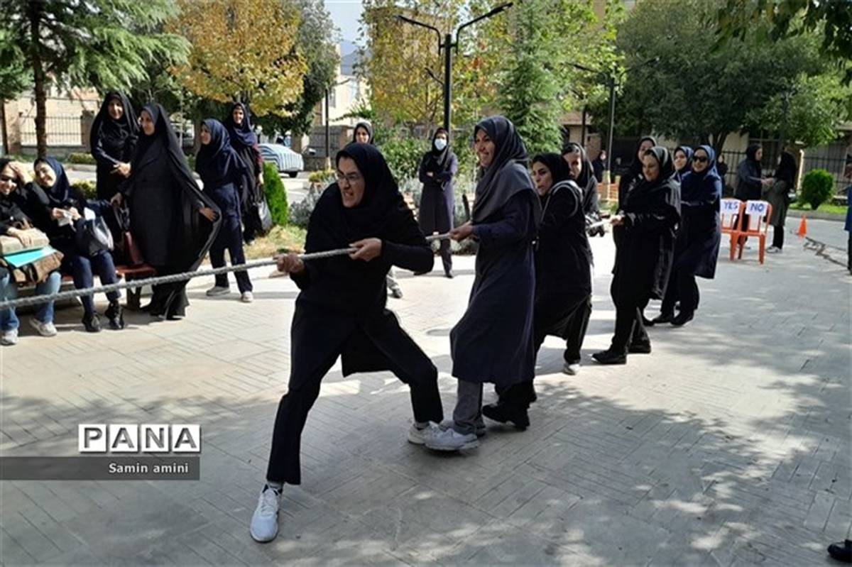 اجرای برنامه‌های ورزشی متنوع  در جلسه نشست جهاد تبیین بسیج فرهنگیان رودهن/فیلم