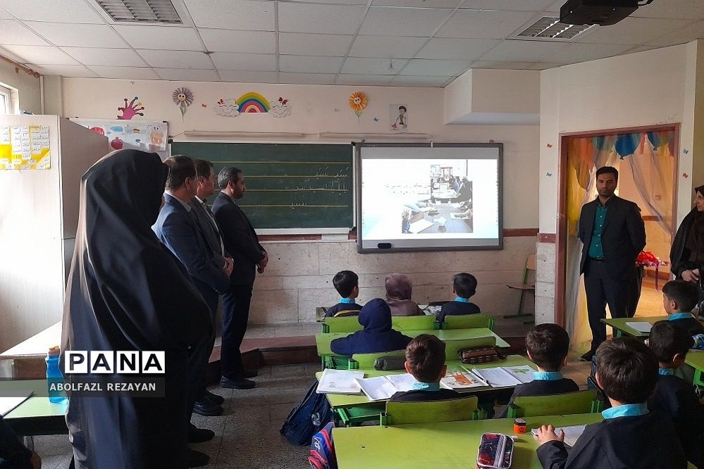 افتتاح هوشمندسازی دو‌ کلاس درس در دبستان بنکدار کهریزک