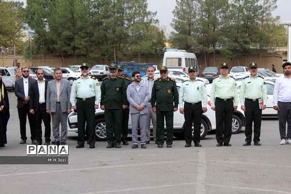 استقبال اعضای سازمان دانش‌آموزی قم از فرمانده انتظامی استان