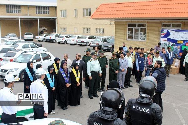 استقبال اعضای سازمان دانش‌آموزی قم از فرمانده انتظامی استان