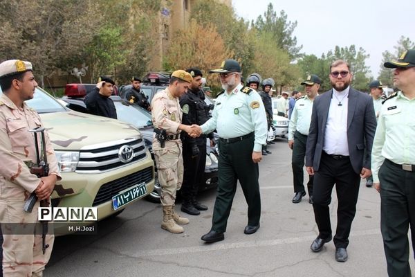 استقبال اعضای سازمان دانش‌آموزی قم از فرمانده انتظامی استان