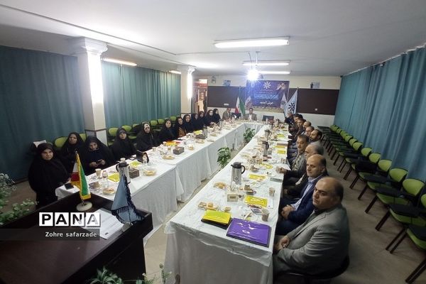 جلسه مدیران مدارس سمپاد شهرستان‌های استان تهران در رودهن
