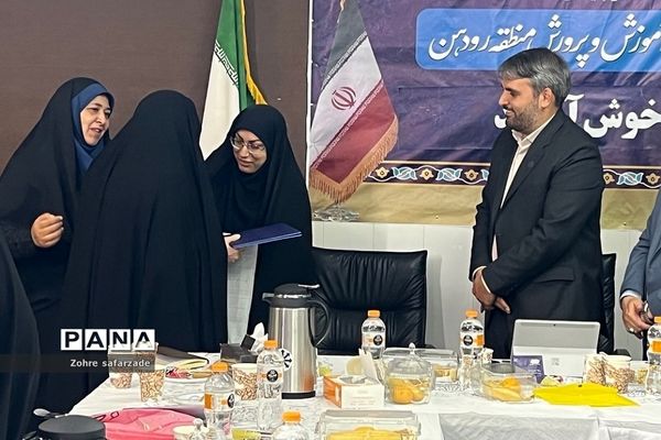 جلسه مدیران مدارس سمپاد شهرستان‌های استان تهران در رودهن