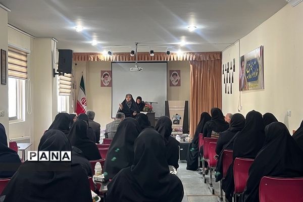 جلسه هم‌اندیشی روسای انجمن اولیا و مربیان مدارس رودهن