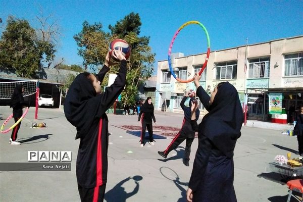 المپیاد ورزشی در دبیرستان شاهد فیض ناحیه 3 شیراز