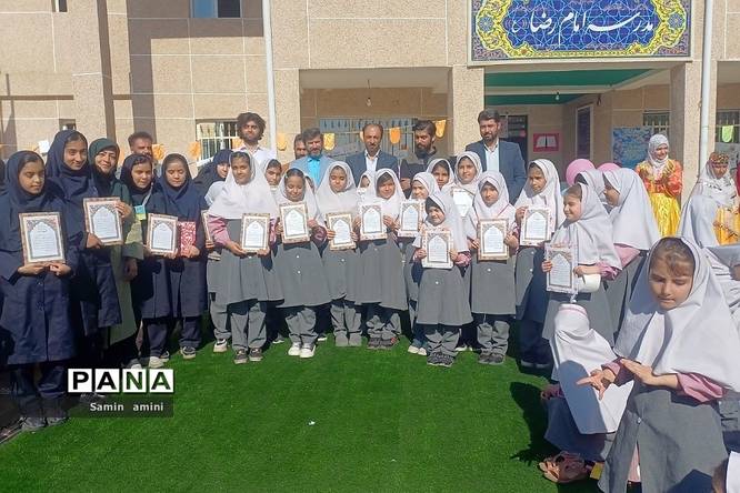 برگزاری جشن هفته کتاب و کتاب خوانی در مدرسه امام رضا(ع) مهرآباد رودهن