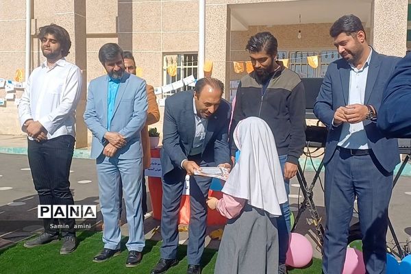 برگزاری جشن هفته کتاب و کتاب خوانی در مدرسه امام رضا(ع)  مهرآباد رودهن