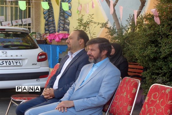 برگزاری جشن هفته کتاب و کتاب خوانی در مدرسه امام رضا(ع)  مهرآباد رودهن