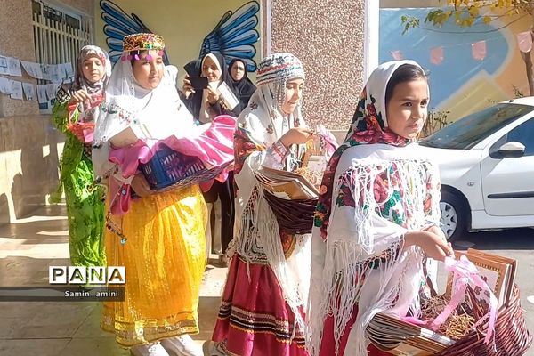 برگزاری جشن هفته کتاب و کتاب خوانی در مدرسه امام رضا(ع)  مهرآباد رودهن
