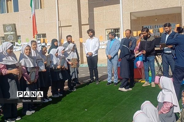 برگزاری جشن هفته کتاب و کتاب خوانی در مدرسه امام رضا(ع)  مهرآباد رودهن