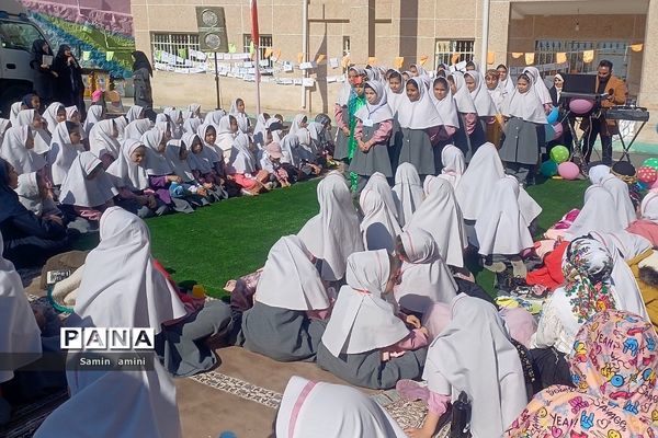 برگزاری جشن هفته کتاب و کتاب خوانی در مدرسه امام رضا(ع)  مهرآباد رودهن
